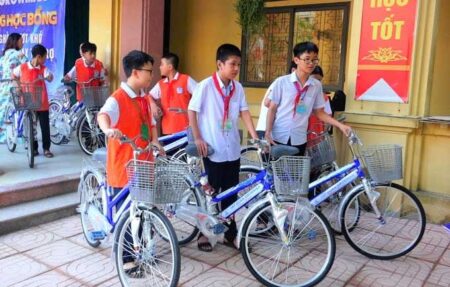 chương trình tặng xe đạp cho trẻ em nghèo